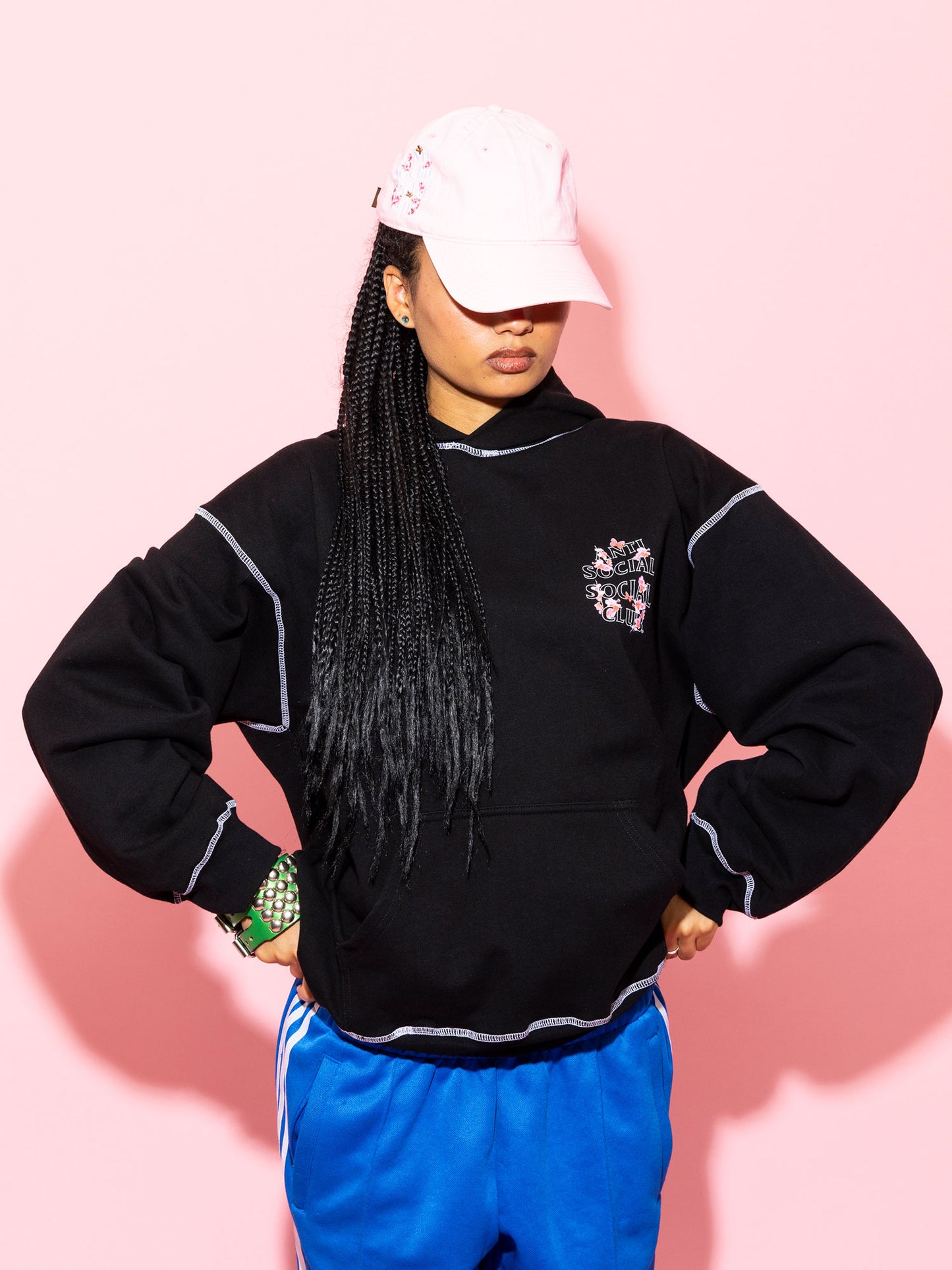 CONTRAST STITCH HOODIE - BLACK